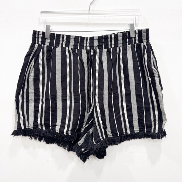 Lane Bryant Black White Stripe Shorts Fringe Trim Size 14/16 Cotton Blend - Picture 1 of 4